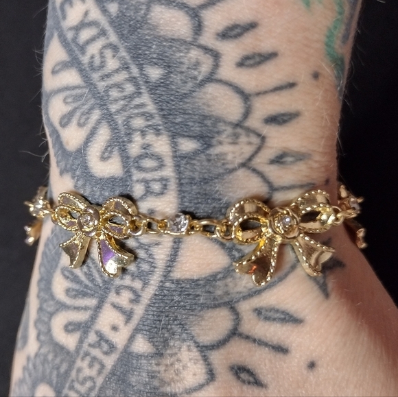Gold And Rhinestone Bow Bracelet - Picture 2 of 9